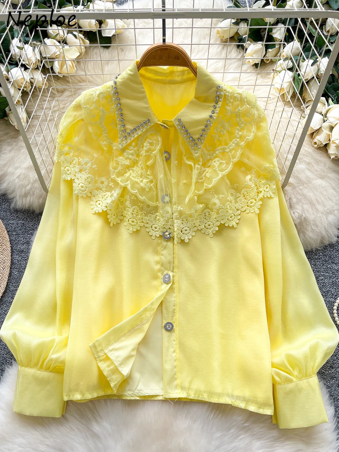 Blusa de Estilo Francés Neploe Con Bordados Elaborados.