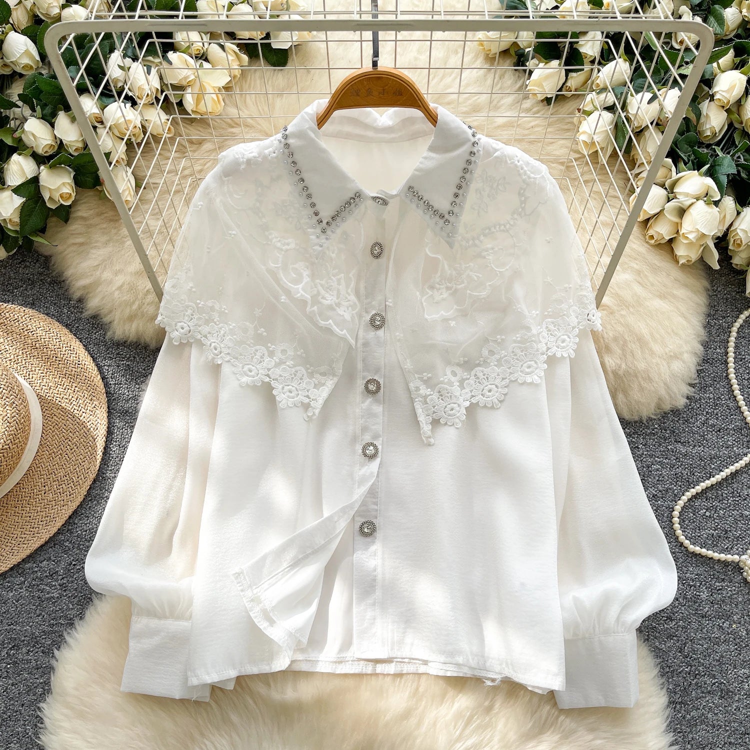 Blusa de Estilo Francés Neploe Con Bordados Elaborados.